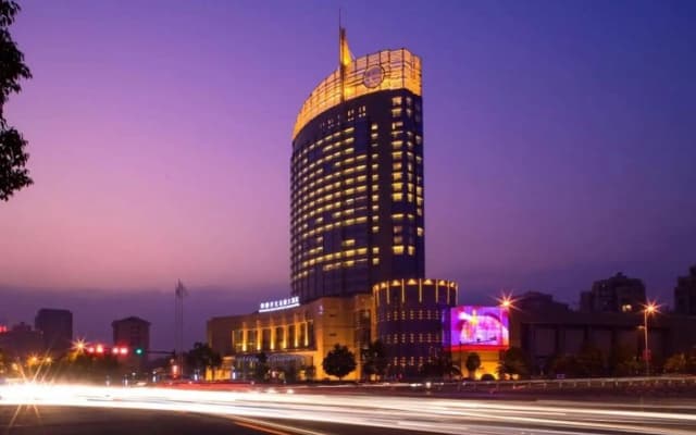 Huaqiao New Century Grand Hotel
