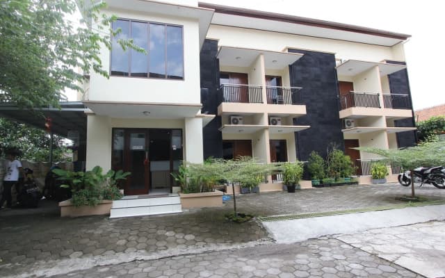 RedDoorz @ Turangga Sari