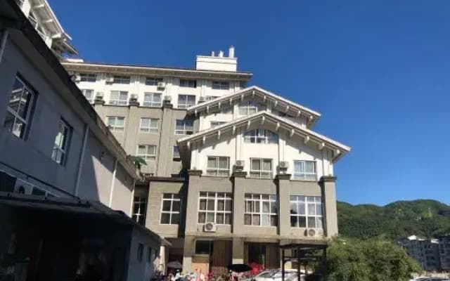 Huaqiao Dongfang Hotel