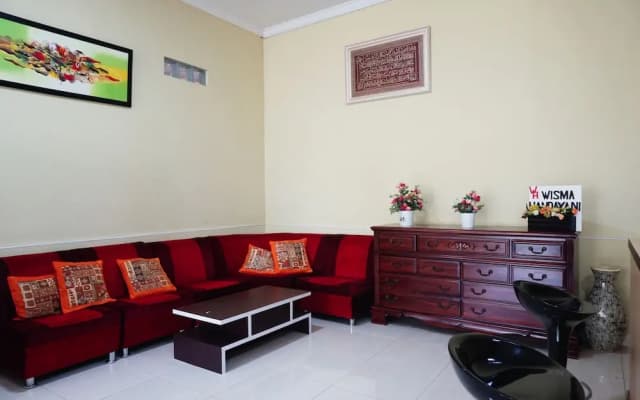 Wisma Handayani Syariah by OYO Rooms