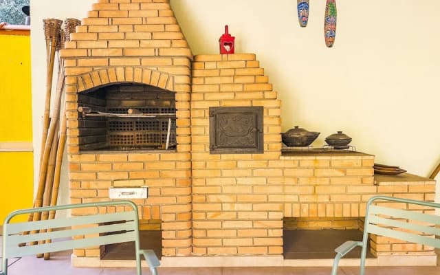 Espaço gourmet e home-office na Granja Viana