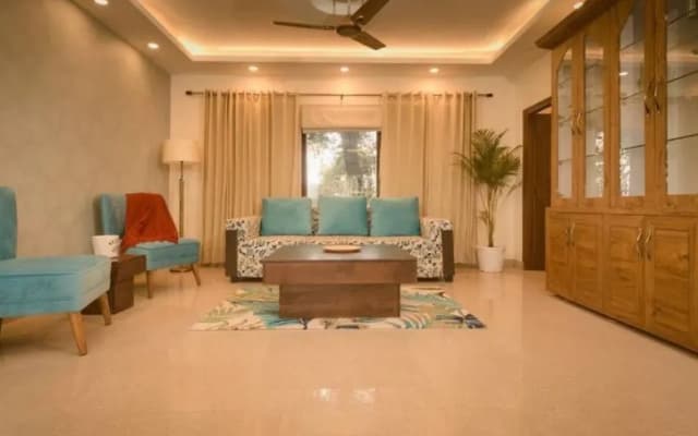 Oakwood Forest Retreat