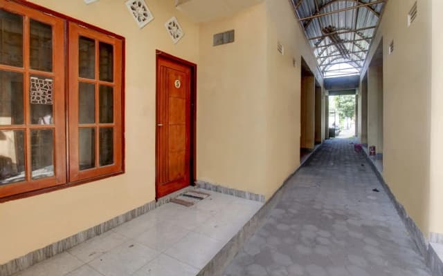 OYO Life 92846 Kost Putra Griya Eka