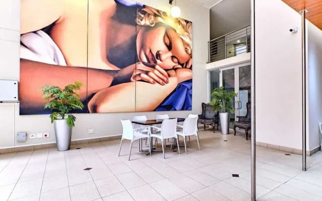 Glammys Suites at Hydro