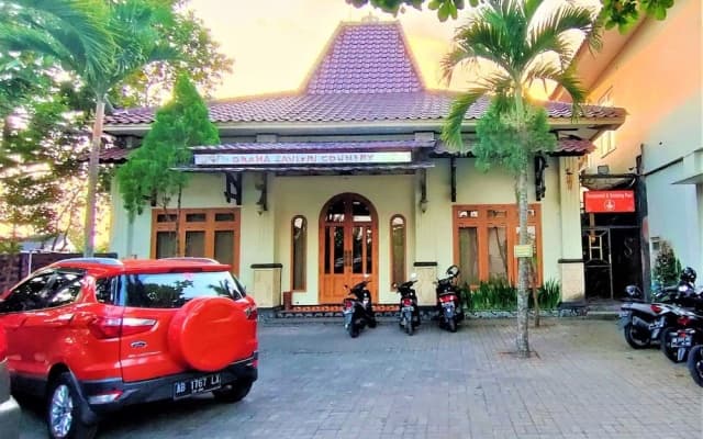 Hotel Savitri Country