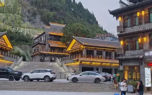 BANHEJUHotel