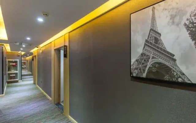 Kaida Light Hotel (Lanzhou West High-speed Railway Station Tumendun Subway Station)