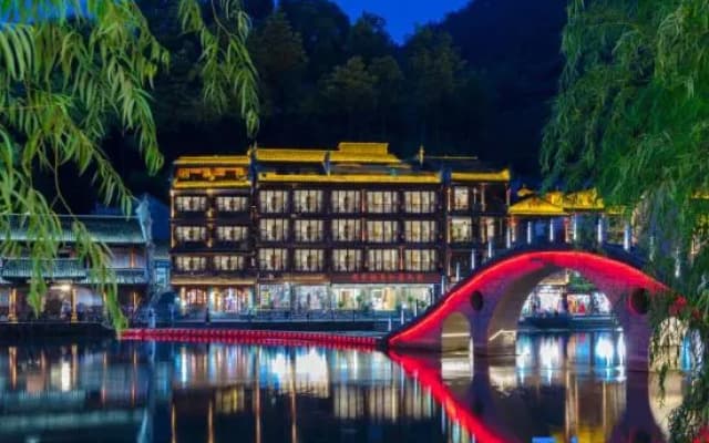 Zhumeng Yingyue River View Homestay