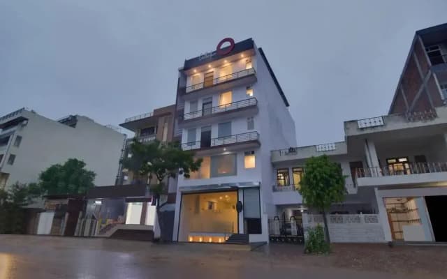 Collection O 40206 Govind Marg