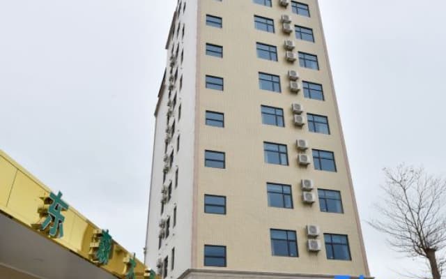 Dongxing Dongsen Hotel (Wanwei Golden Beach Scenic Area)