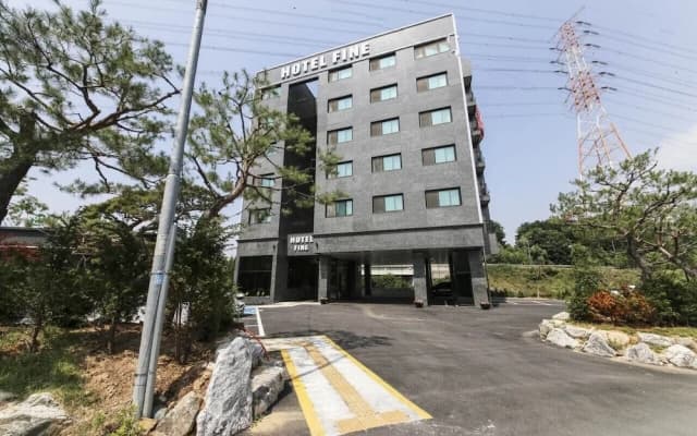 Fine Hotel
