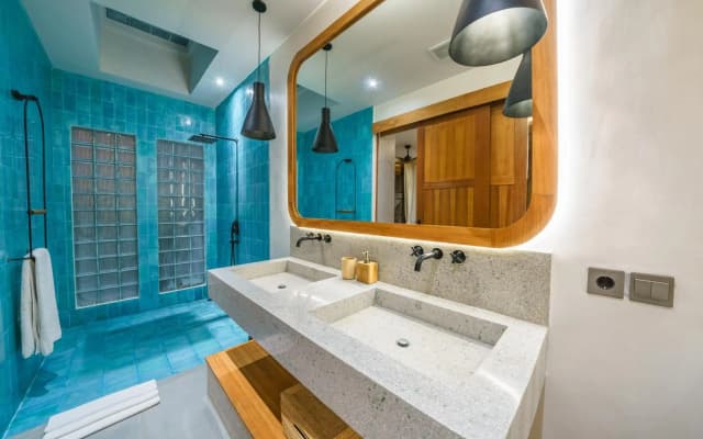 Villa Mango 3 - Amazing 4-bdr Villa in Berawa ! PERFECT LOCATION !