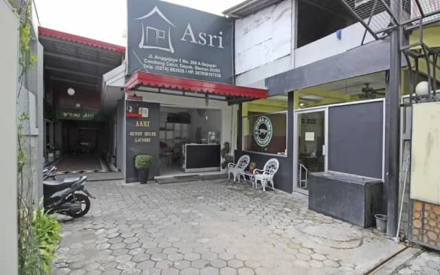 RedDoorz near Terminal Condong Catur