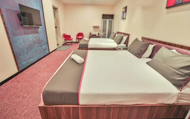 Hotel Crystal Crown