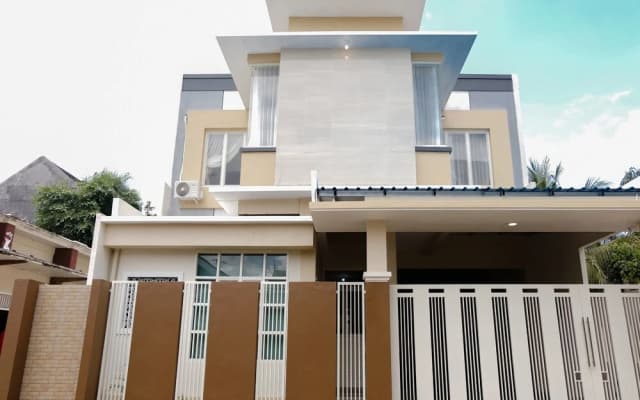 Oyo Flagship 1603 Antosa Silver Key