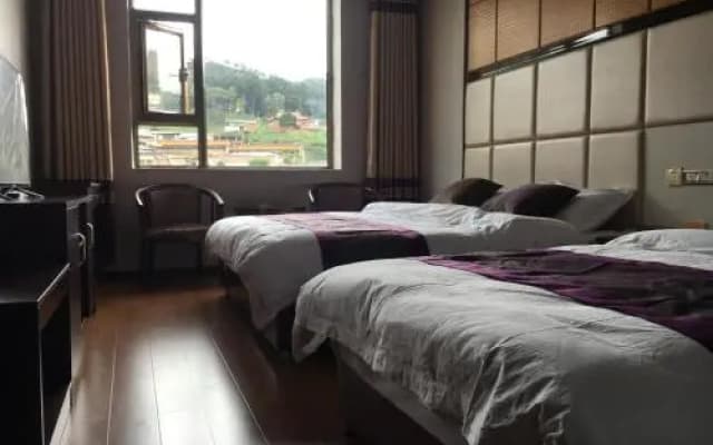 Langmusi Dingding Hotel