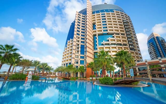 Отель Khalidiya Palace Rayhaan by Rotana 