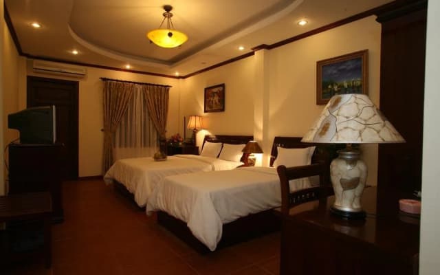 Aurora Central Hotel
