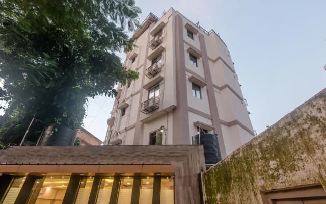 OYO 9748 Hotel Girgaon Palace