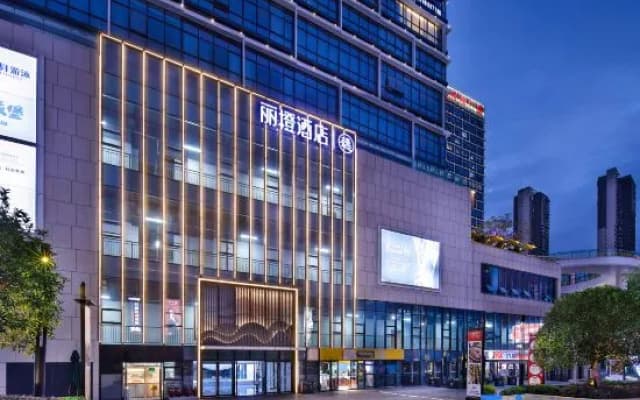 Ease Hotel Yi (Yichang Zhongnan Road Xingfa Square)
