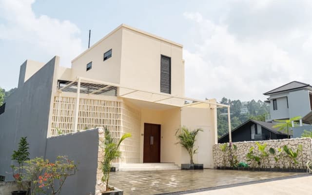 Lavender Rooftop 3BR Villa with a Heated Private Pool
