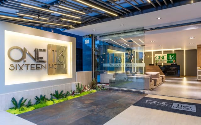 One Sixteen Hotel