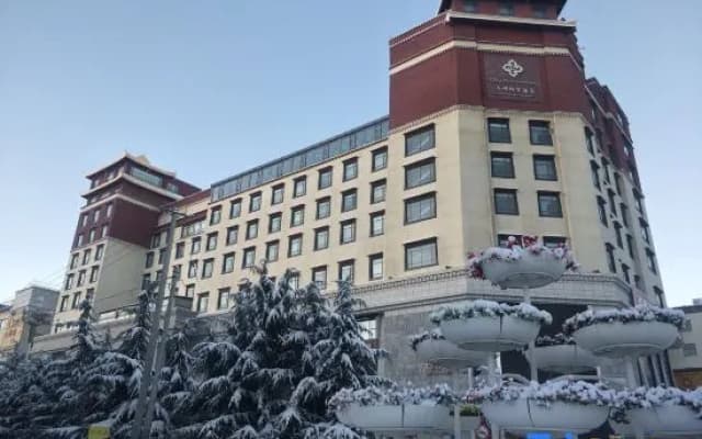 Qomo Langzong Hotel