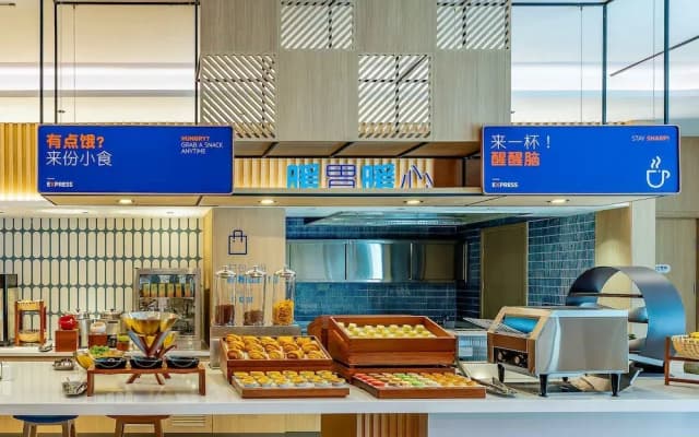 Holiday Inn Express Wuxi East Station by IHG