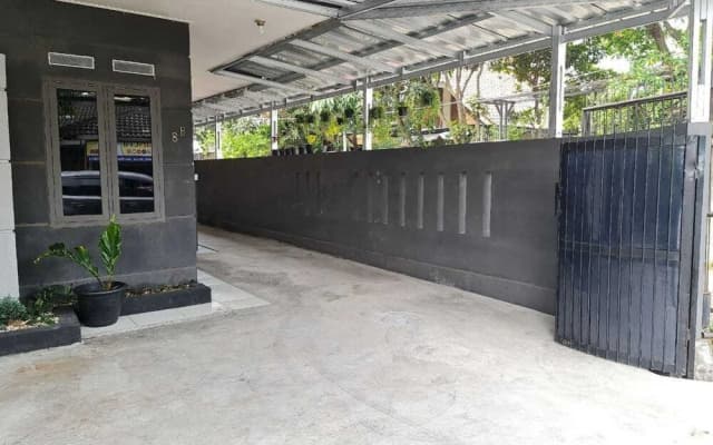 EXPRESS O 92035 Rumah Singgah 8b Syariah