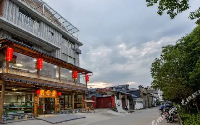 Wuyishan Xishuirenjia (Jiuquxi Wharf Store)