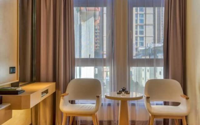 Wanhua Boutique Business Hotel (Tongde Plaza Branch, Kunming Baiyun Road Metro Station)