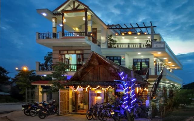 Hoi An Sea Sunset Villa & Bar