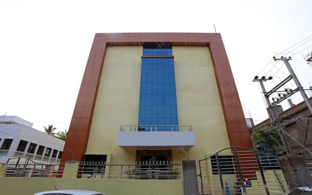 Capital O 9010 Hotel Railview