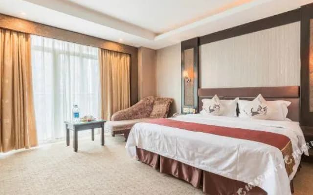 Sunny Holiday Hotel