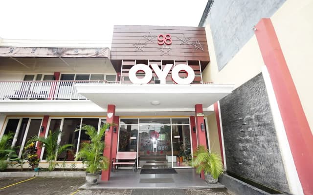 Hotel O Siwalankerto Near Surabaya Carnival