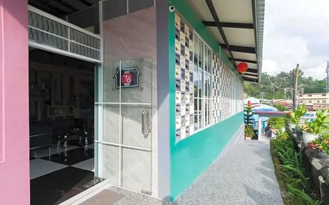 78 Parapat Mitra Reddoorz