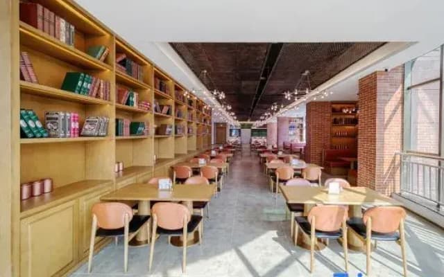 James Joyce Coffetel (Huizhou Daya Bay Binhai Park)
