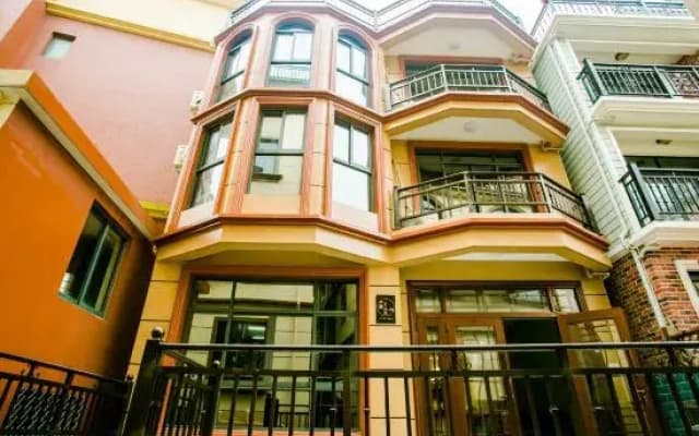 Half-corner Hostel