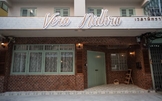 Vera Nidhra - Self check-in after 6pm