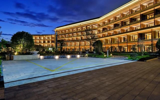 HUALUXE Suzhou Bay Hot Spring Resort by IHG