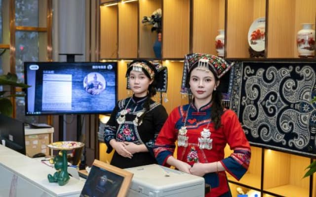 Buluotuo Buyi Cultural Theme Hotel