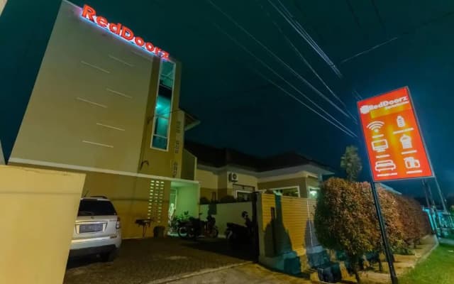 RedDoorz At Joyce Guest House Medan