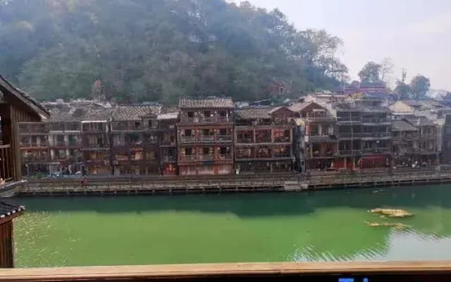 Phoenix Ancient City Lingjiang Muyue Riverside Homestay