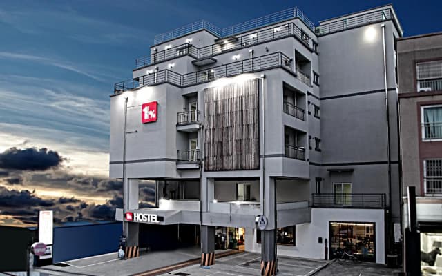 1% Hostel