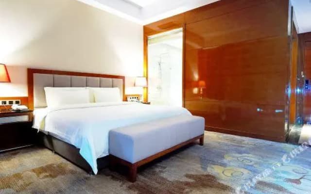 Ease Life Hotel (Neijiang Daqian Park)