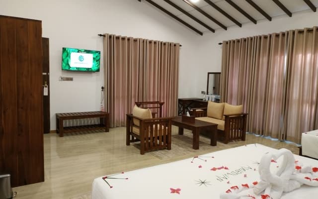 Sigiriya Cashew Palace Resort