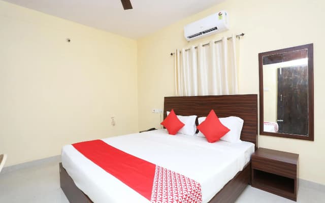Oyo 40638 Hotel Turmeric Leaf