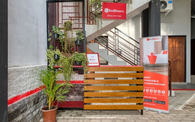 RedDoorz Syariah @ Jl. Cengger Ayam Dalam