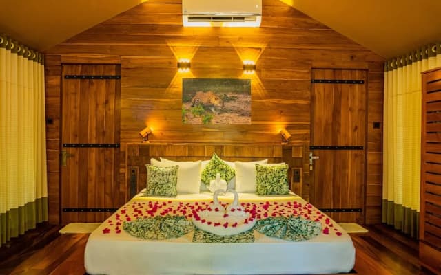 Leopard Reach Yala by Seven Angels