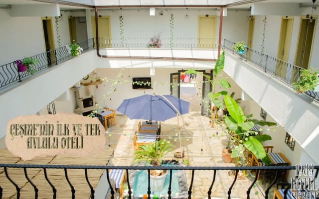 1989 Hotel Sebat